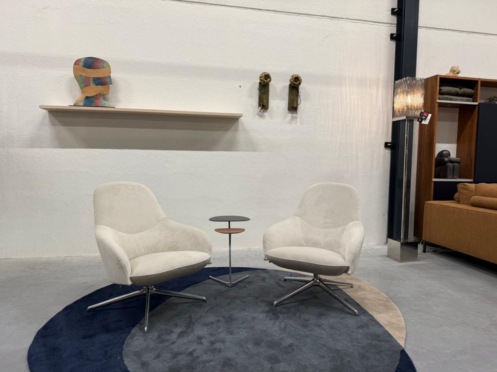 2 Nieuw Leolux Lanah Draai fauteuils stof Design stoel