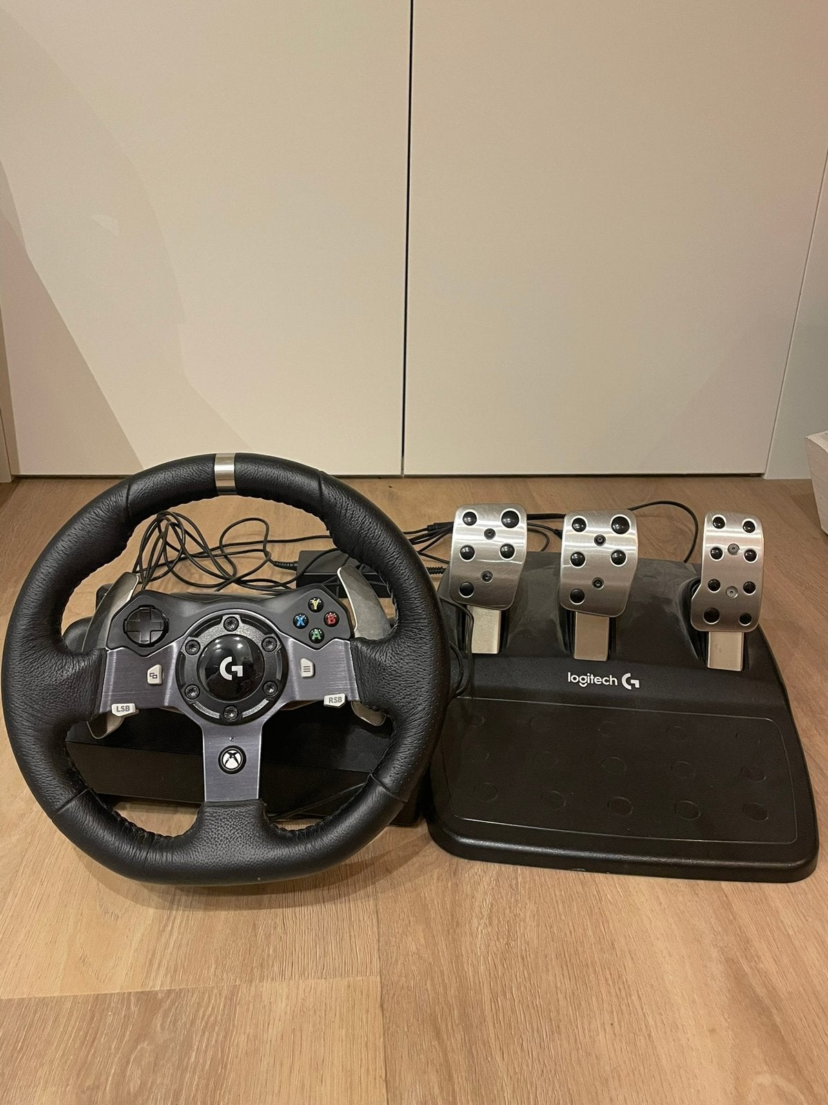 Logitech G920 Driving Force racestuur + pendalen, Ophalen, Zo goed als nieuw