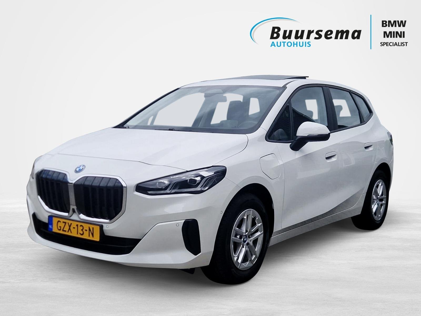 BMW 2 Serie Active Tourer 225e xDrive | Head-up | Panoramada, Automaat, 136 pk, Gebruikt, Wit