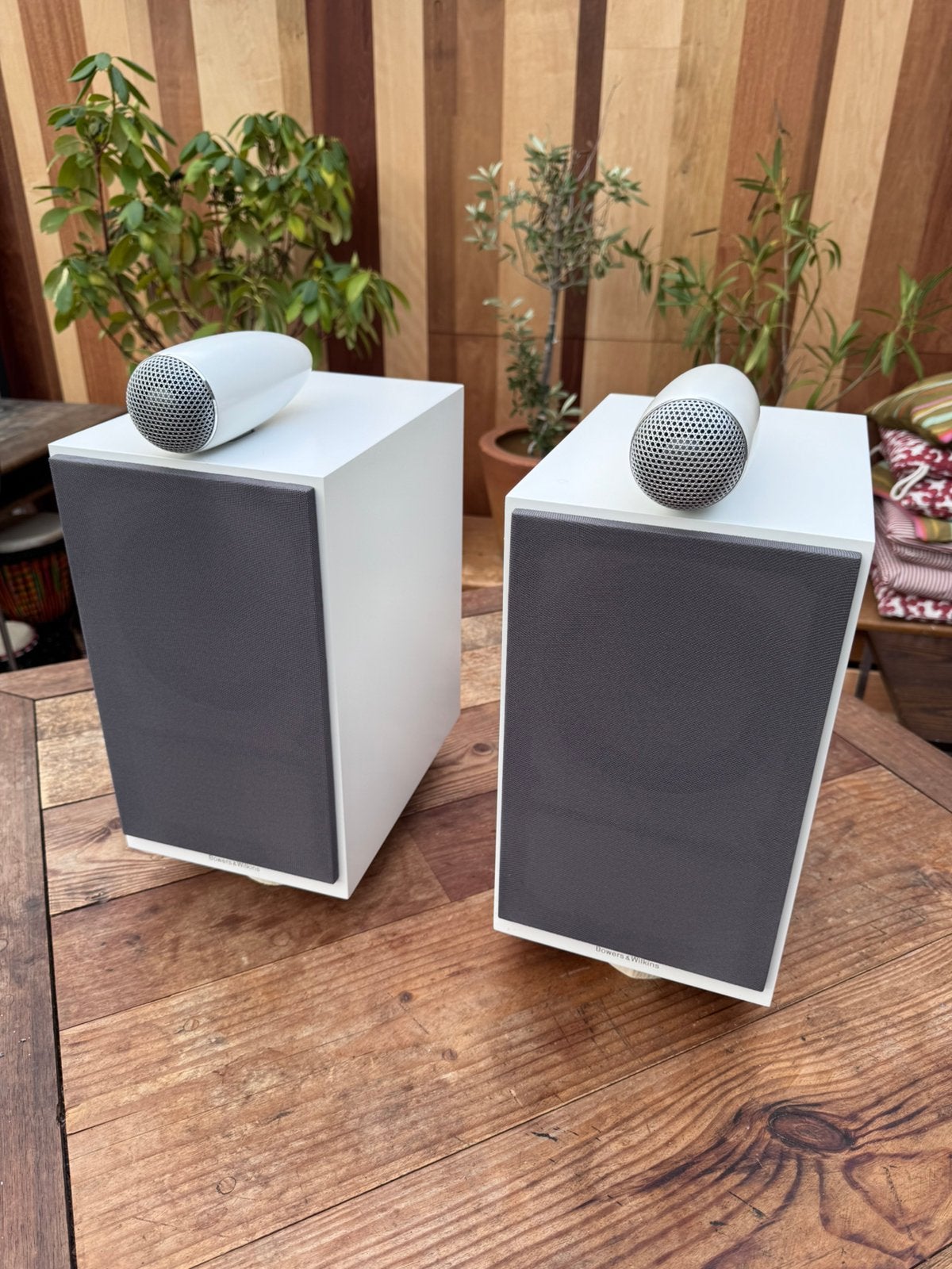 Bowers & Wilkins 705 s2 satijn wit, Ophalen of Verzenden, Zo goed als nieuw, Bowers & Wilkins (B&W)