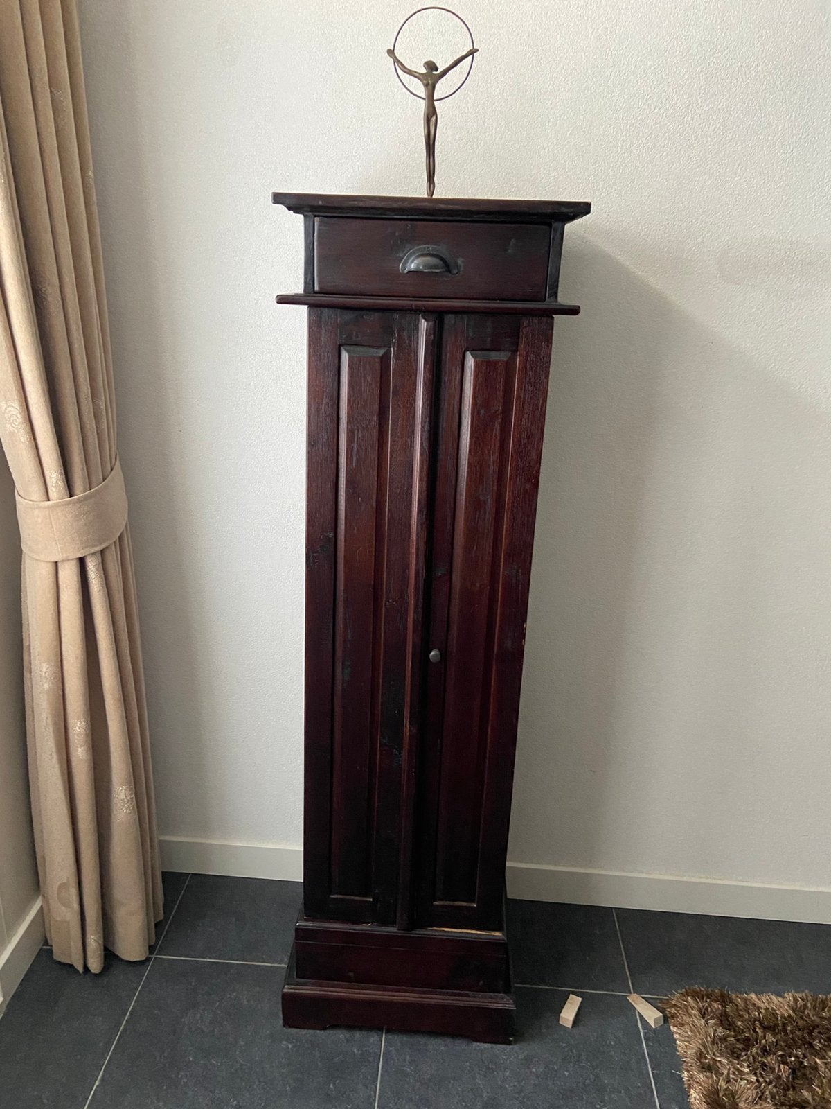 Lang werpige koloniale kast lengte 160 cm x 40 cm x40 cm, Ophalen, Gebruikt