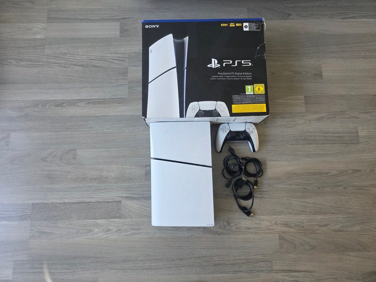 Foto 3 van Nieuwe Playstation 5 Slim +Garantie tot 29-06-2028 Lees Goed