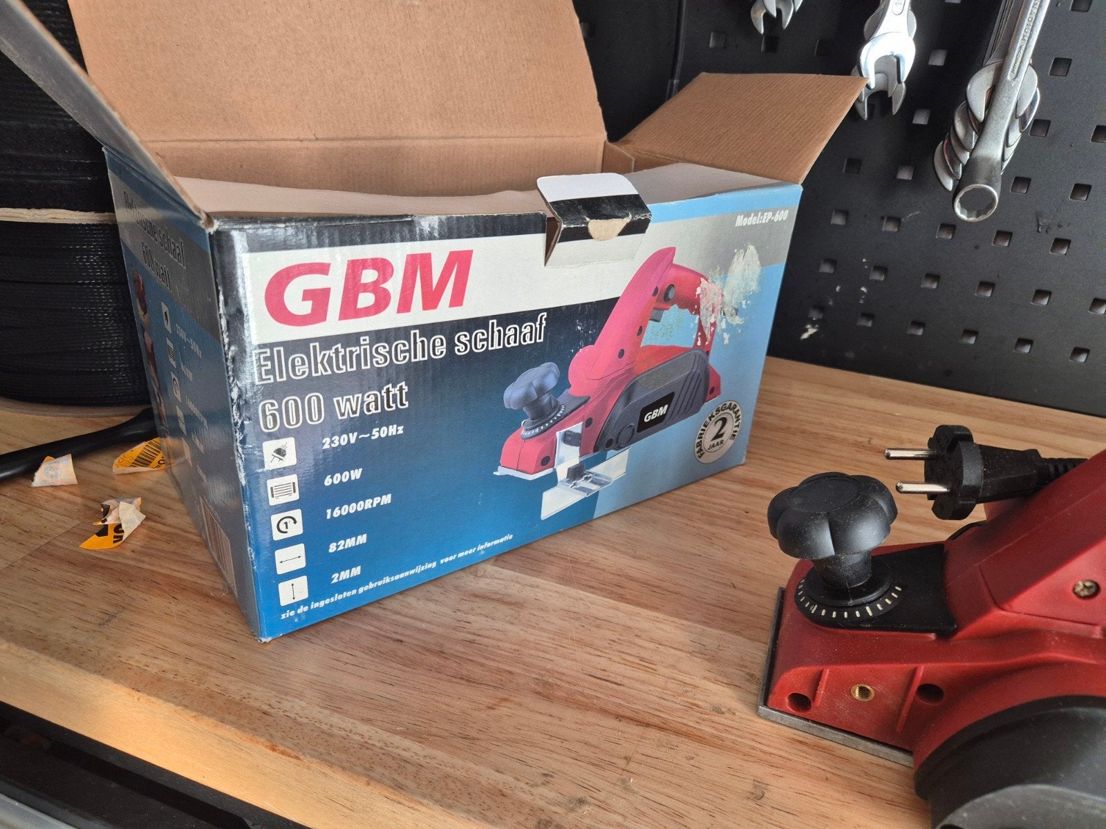 GBM Elektrische Schaaf 600 Watt - Zo goed als nieuw, Doe-het-zelf en Verbouw, Ophalen of Verzenden, Zo goed als nieuw, Elektrisch