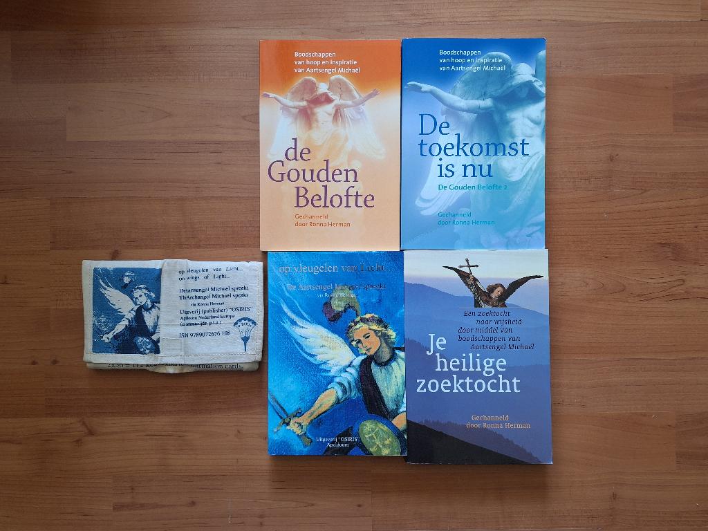 Ronna Herman 4 boeken en kaarten De aartsengel michael, Boeken, Ophalen of Verzenden, Gelezen, Spiritualiteit algemeen, Overige typen