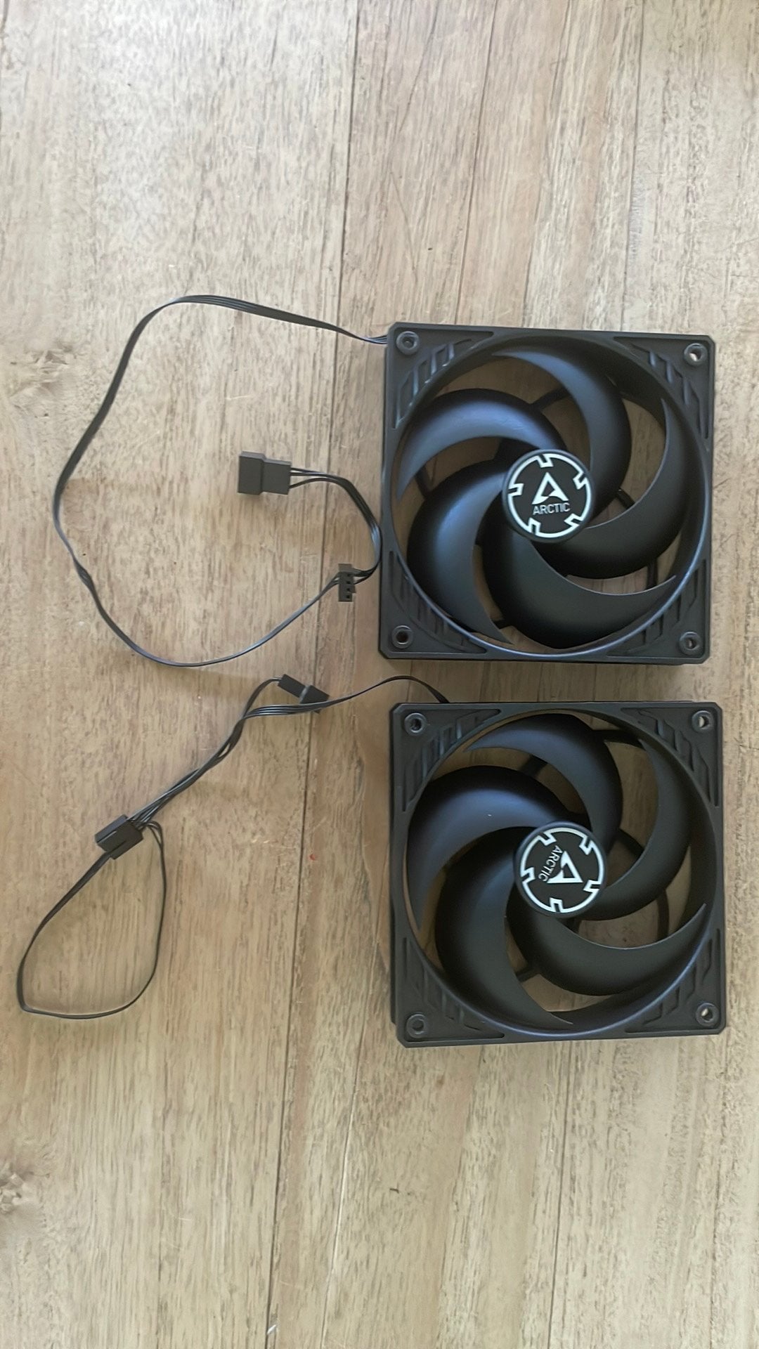 2 Arctic P12’s, Ophalen of Verzenden, Zo goed als nieuw, Luchtkoeling