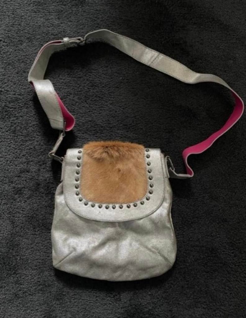 Zilveren leren tas met roze en koeienhuid van Gio gini, Overige merken, Ophalen of Verzenden, Zo goed als nieuw, Leer