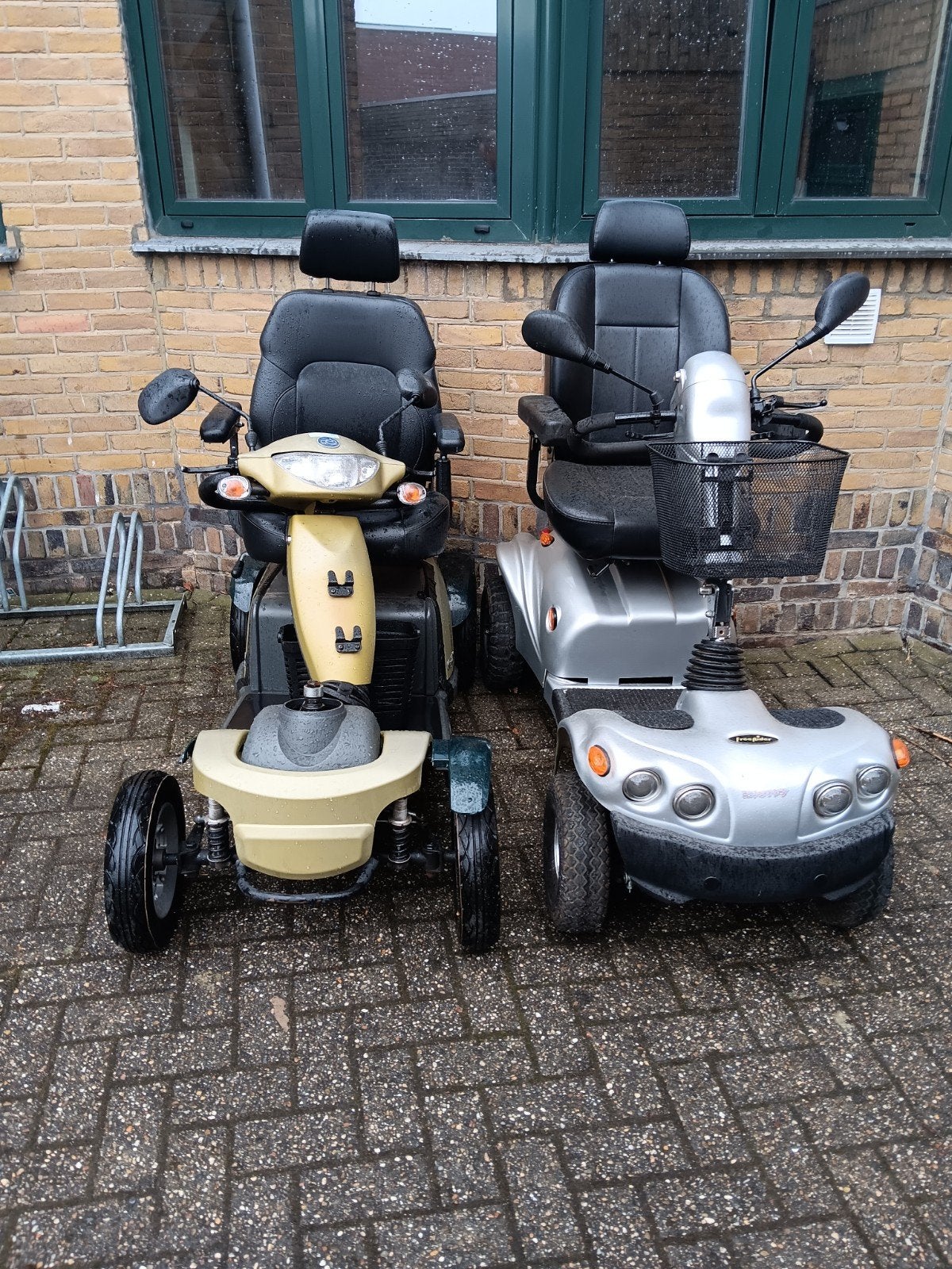Defecte scootmobiels te koop, Ophalen