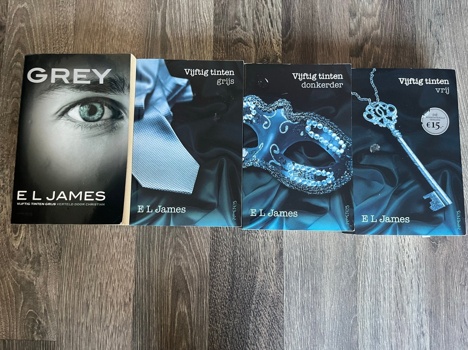 Vijftig tinten trilogie + Grey - E.L. James (4 boeken), Boeken, Ophalen of Verzenden, Gelezen, Nederland
