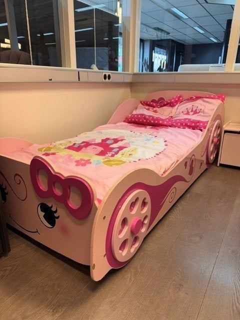 kinderbed showmodel+ matras en nachtkastje!!!, Ophalen, Nieuw