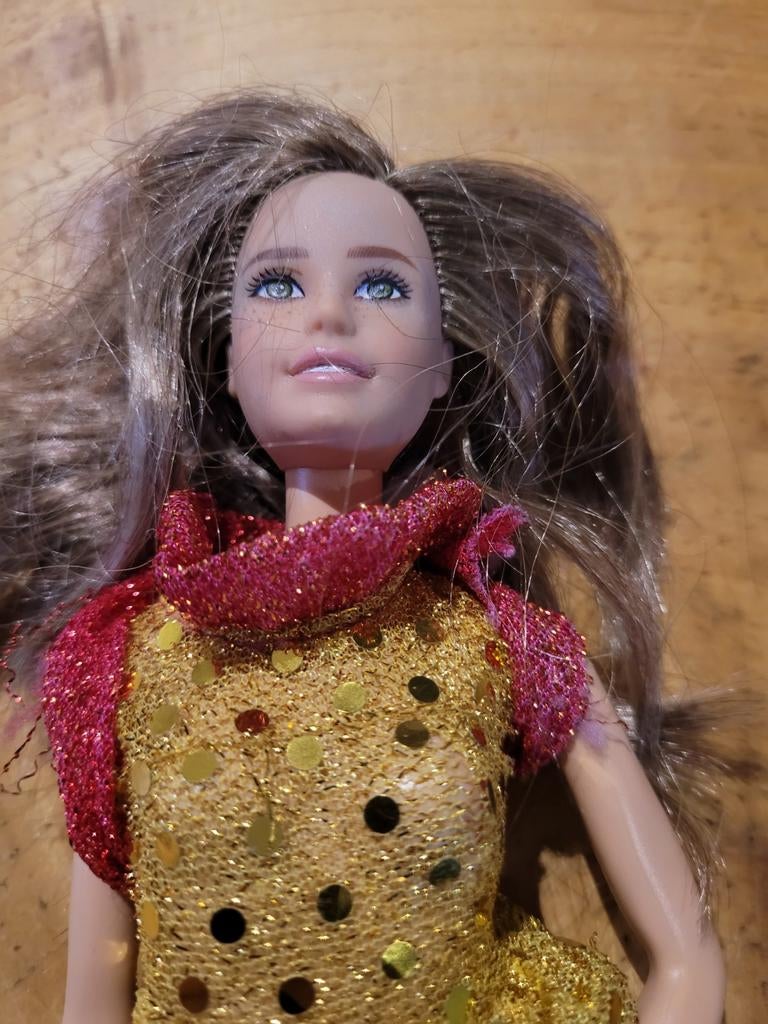 Barbie Pop met gouden jurk, Ophalen of Verzenden