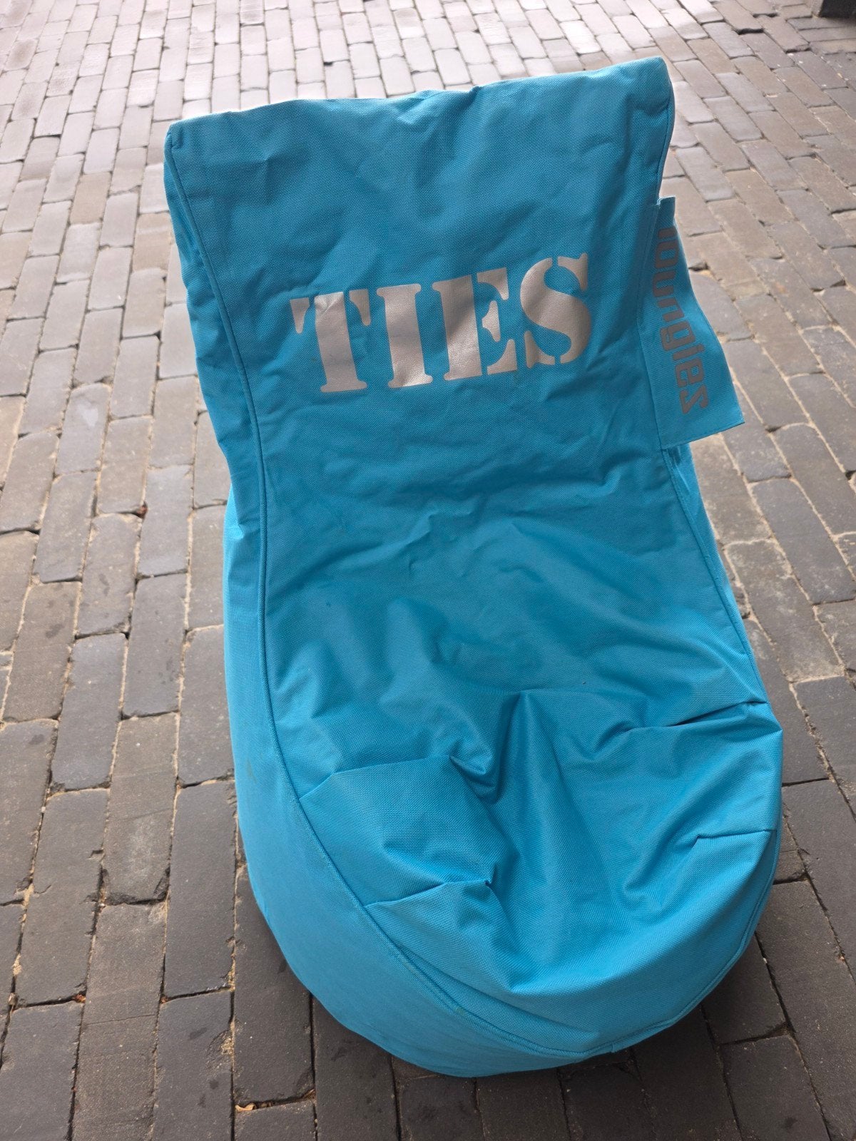 Blauwe zitzakstoel met 'TIES' opdruk, Ophalen, Blauw