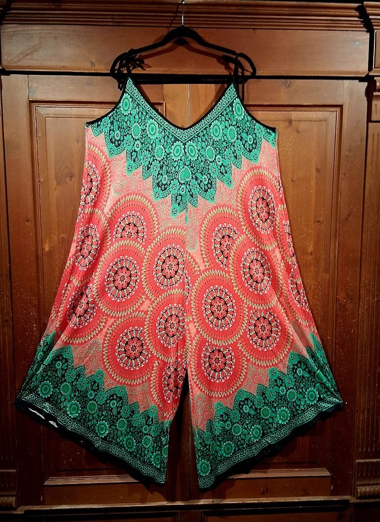 mooie jumpsuit groen roze One Size, Kleding | Dames, Ophalen of Verzenden, Nieuw, Maat 46/48 (XL) of groter, Overige kleuren