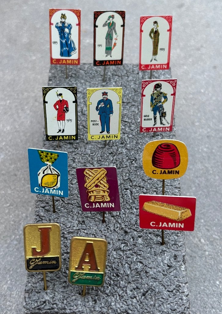 Speldjes van C. Jamin Vintage damesmode, uniformen en meer, Ophalen of Verzenden, Gebruikt