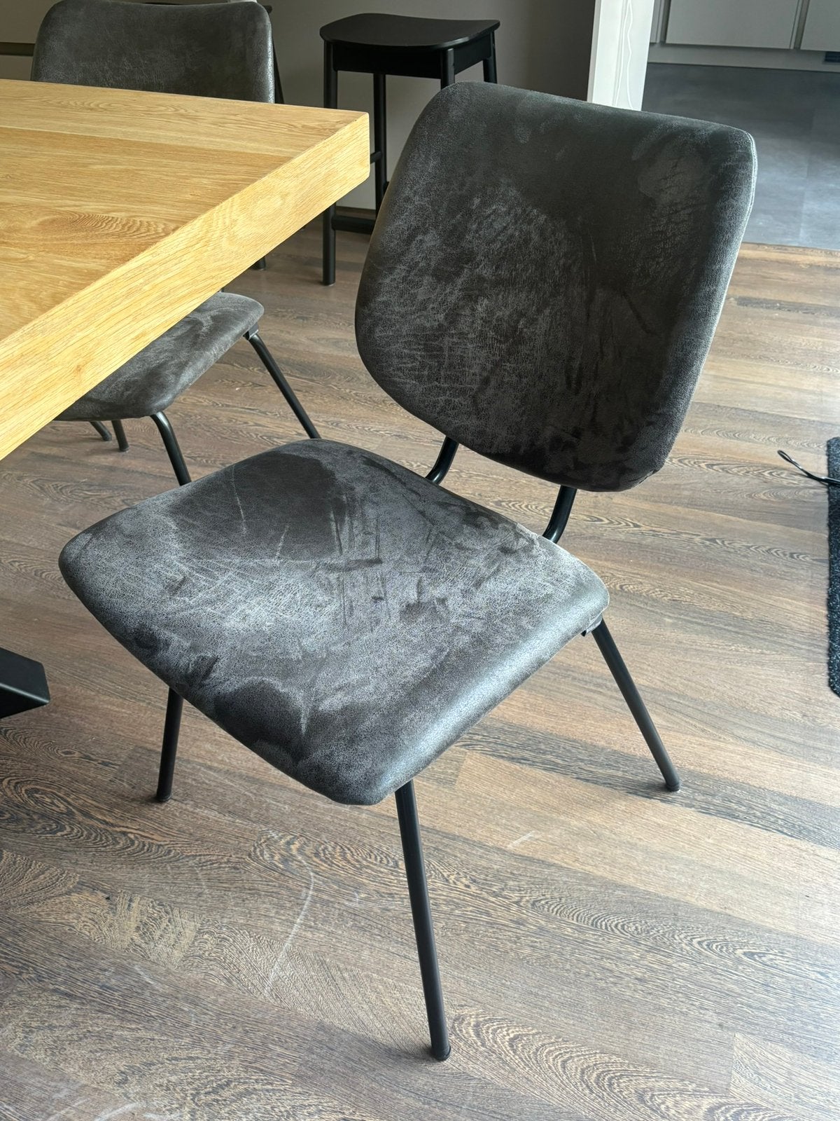 4 eetkamer stoelen Bodilson  - 1 bankje bodilson - antraciet, Huis en Inrichting, Ophalen, Gebruikt, Leer, Vier