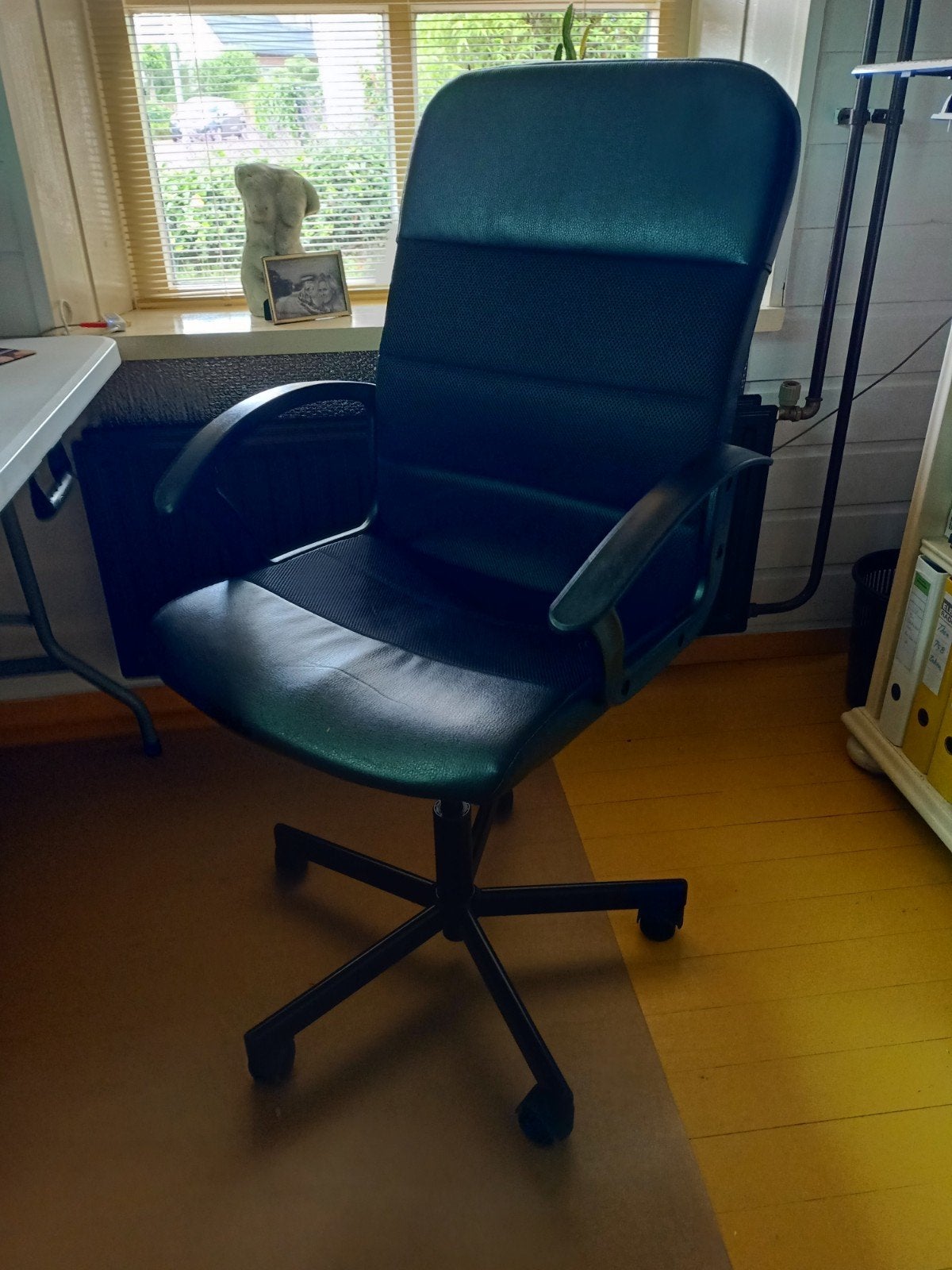 Verrijdbare zwarte bureaustoel, verstelbaar, 60x45x110cm, Huis en Inrichting, Ophalen, Gebruikt, Zwart, Bureaustoel