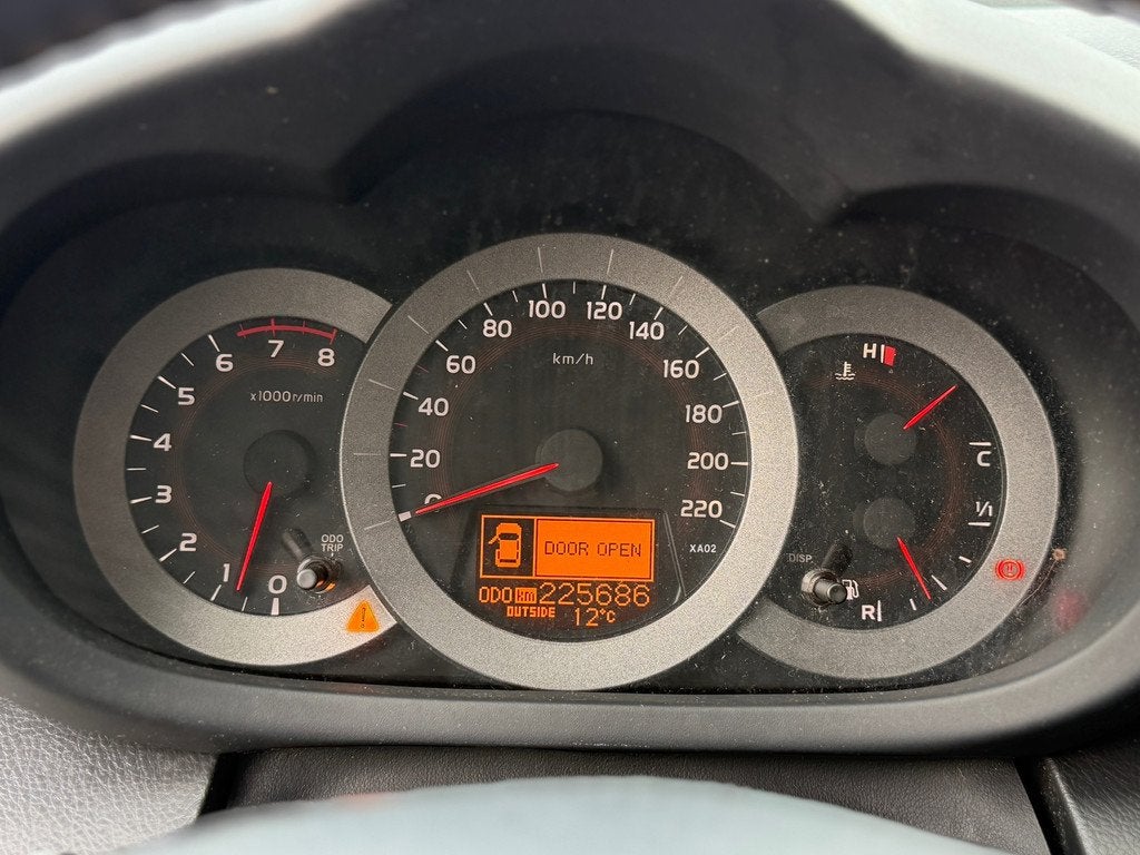 Toyota RAV4 2.0 VVTi Executive Airco|Stoelverwarming|Keyles|, Auto's, Automaat, 1998 cc, Gebruikt, 4 cilinders