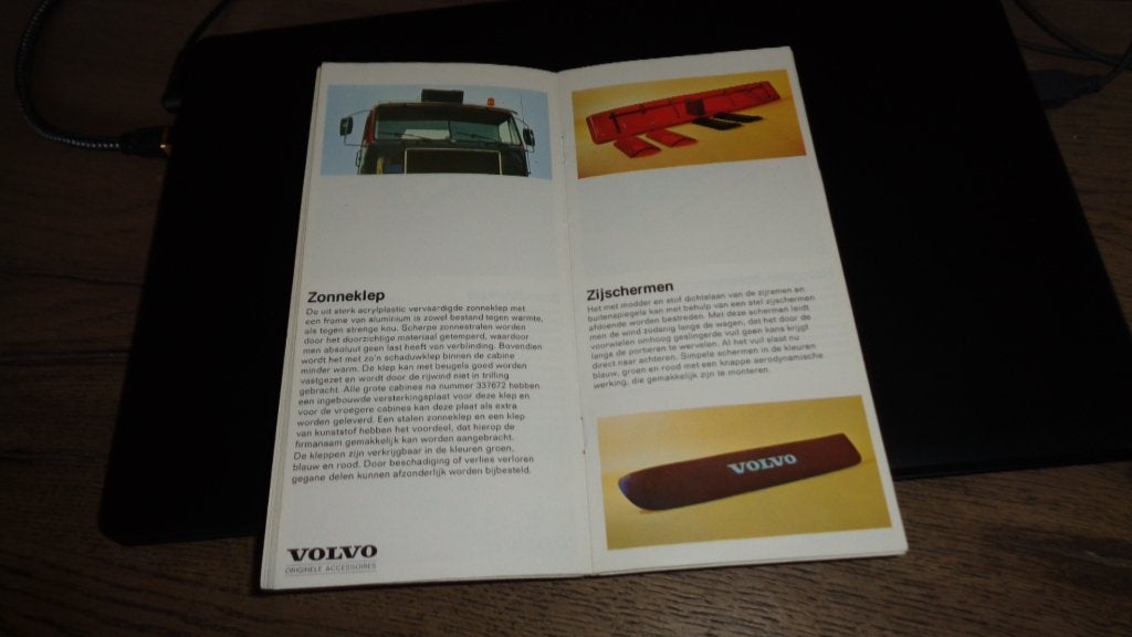 Folder Set VOLVO Vrachtwagen Accessoires  jaren  70, Boeken, Verzenden, Zo goed als nieuw, Volvo