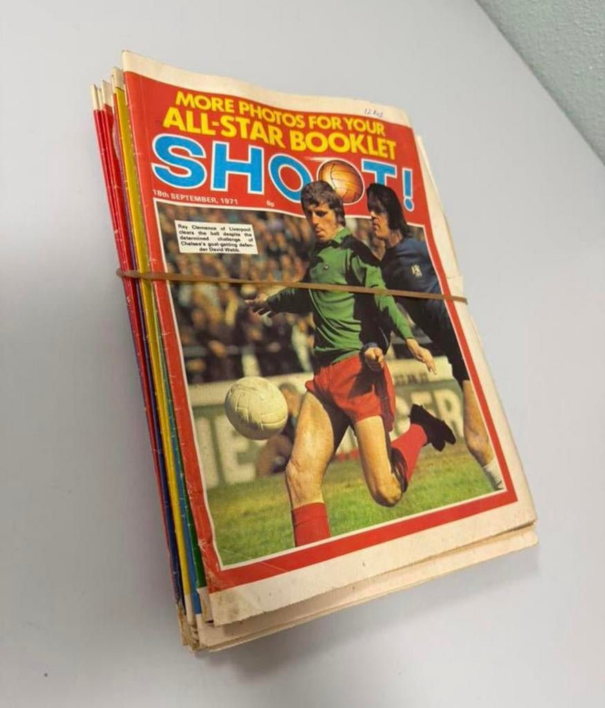 15x partij SHOOT! 1971 Engels voetbal magazine krant vintage, Boeken, Ophalen of Verzenden, Zo goed als nieuw, Balsport