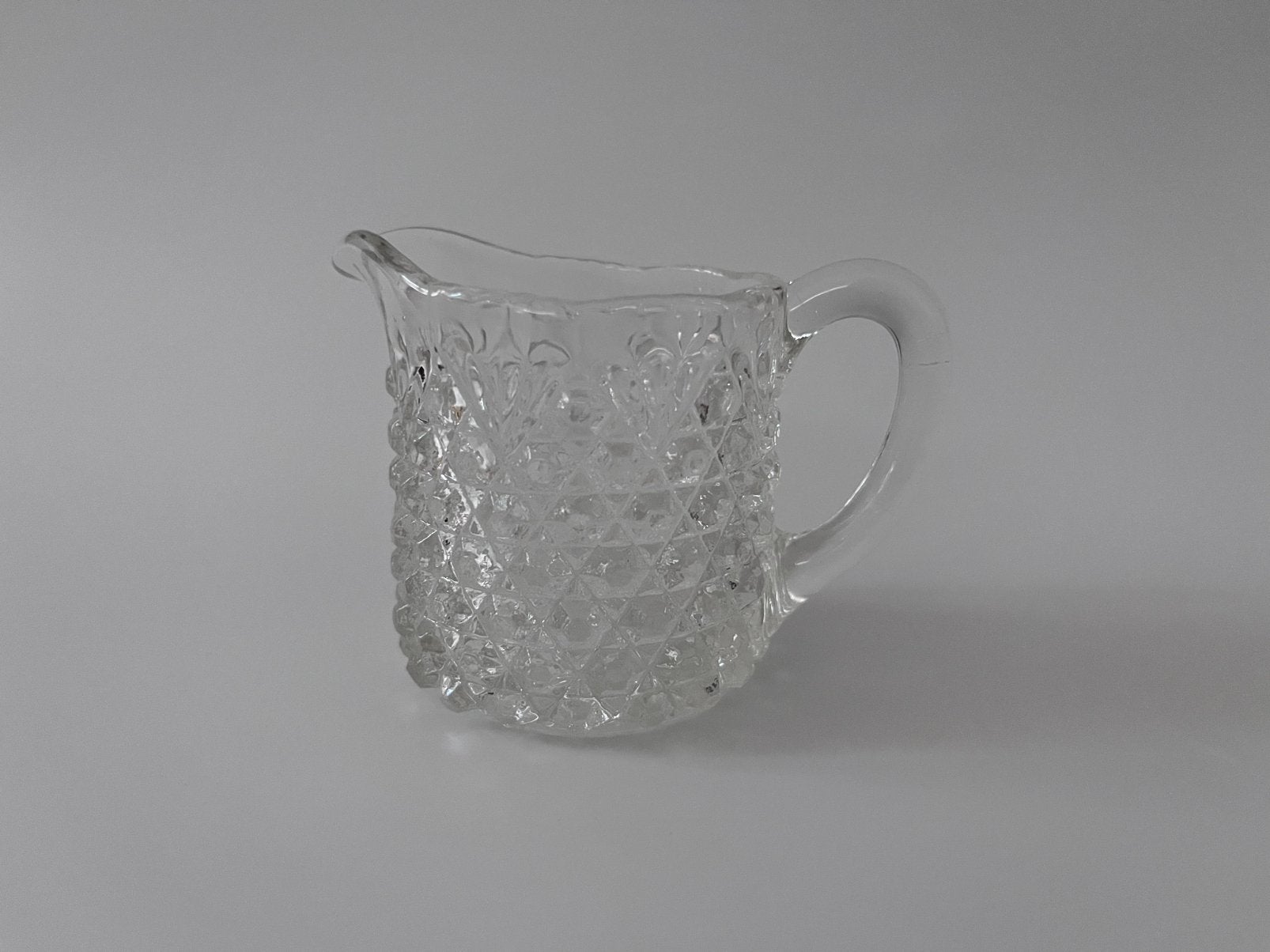 Vintage glazen klein kannetje met ruitreliëf (cubist), Ophalen of Verzenden