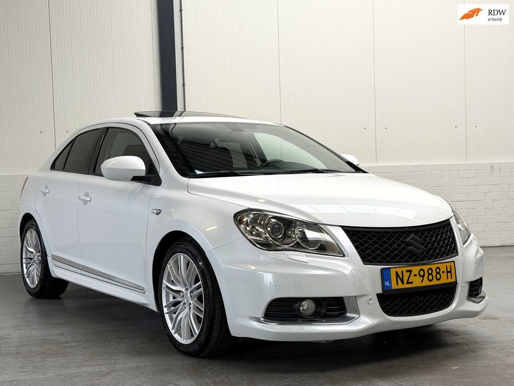 Suzuki Kizashi 2.4 Sport 4WD|Alle opties|Goed onderhouden, Auto's, Suzuki, Euro 5, Gebruikt, Zwart, 4 cilinders