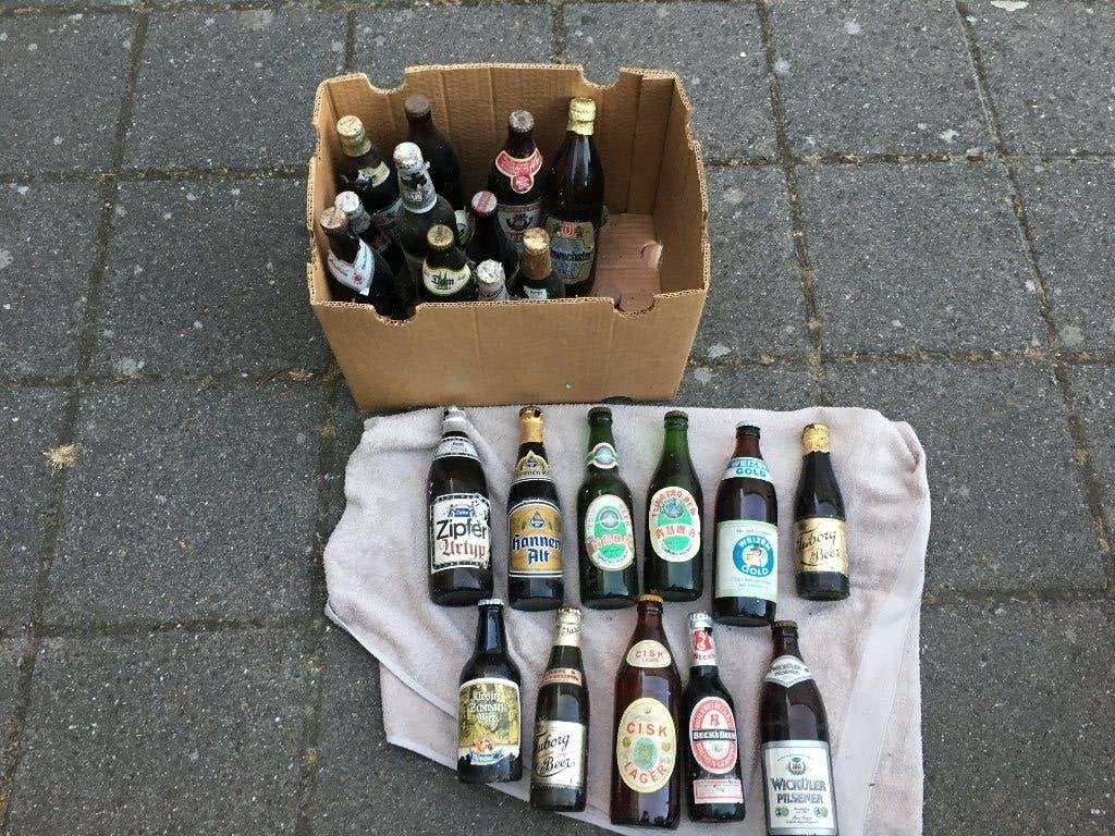 bierflessen jaren 80 vol Duitsland, Tuborg, China etc. foto, Verzamelen, Ophalen of Verzenden, Zo goed als nieuw, Flesje(s), Overige merken