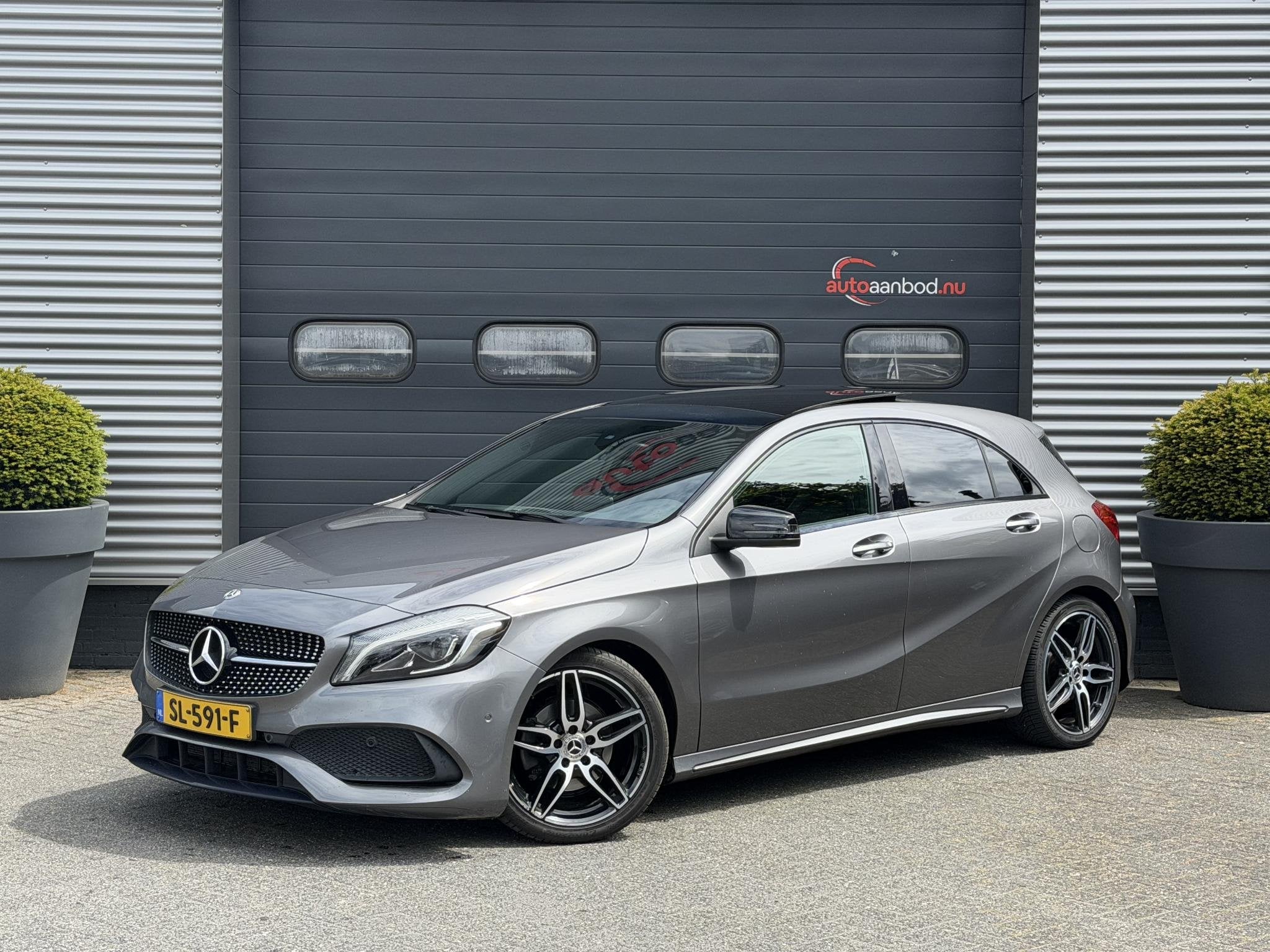 Mercedes-Benz A-klasse 160 AMG | Panoramadak | Camera | Navi, Auto's, Gebruikt, 4 cilinders, Bedrijf, 19 km/l
