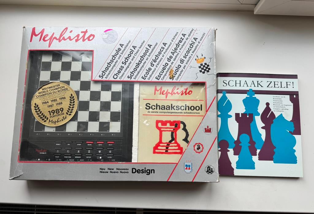 Mephisto schaakcomputer compleet met extra schaakboek, Hobby en Vrije tijd, Denksport en Puzzels, Zo goed als nieuw, Minder dan 500 stukjes