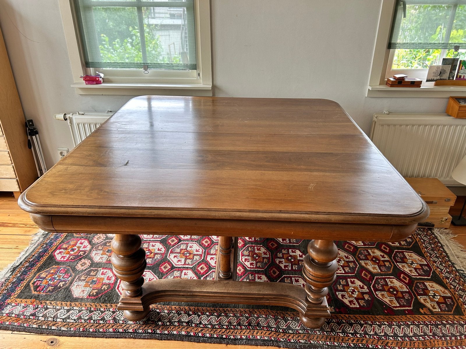Antieke houten eettafel met gedraaide poten, Ophalen