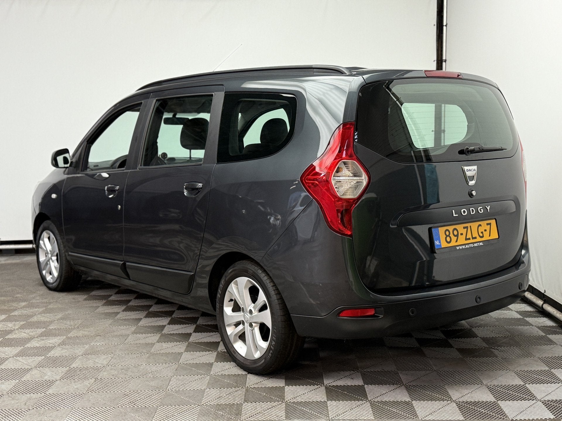 Dacia Lodgy 1.2 TCe Prestige 5p. Airco Navi LM16" Trekhaak N, Auto's, Voorwielaandrijving, Euro 5, Stof, Gebruikt