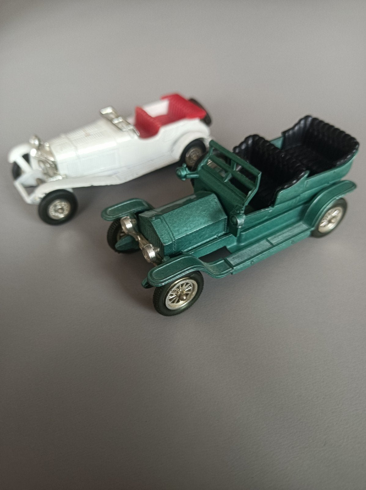 2 leuke oldtimer modelletjes Mercedes en Rolls Royce, Hobby en Vrije tijd, Ophalen of Verzenden, Gebruikt, Auto