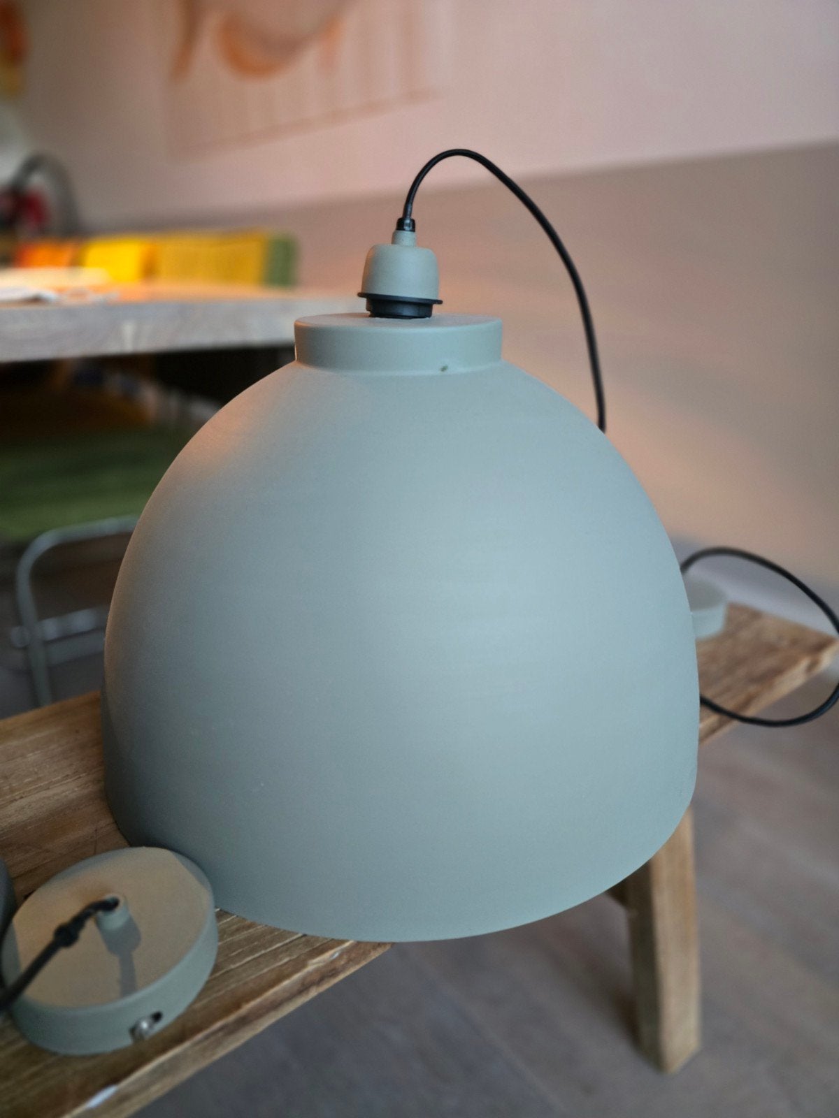 2x Karwei hanglampen Kylie - lichtgrijs, Huis en Inrichting, Ophalen of Verzenden, Zo goed als nieuw, Metaal
