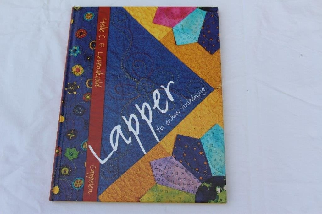 Quiltboek 'Lapper for enhver anledning', Boeken, Helle C. E. Løvenskiold, Nieuw, Ophalen of Verzenden, Borduren en Naaien