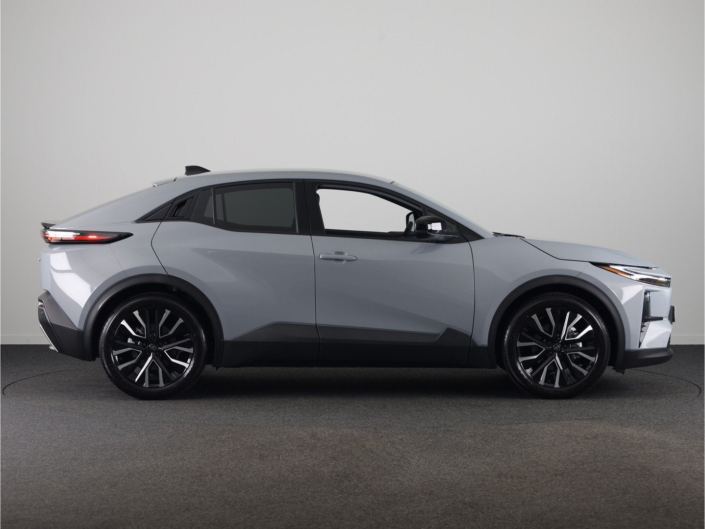 Toyota C-HR+ First Edition 77 kWh *EV-Deal* € 4.000,- voor, Auto's, Toyota, 12 maanden, Stof, 24 min, Origineel Nederlands