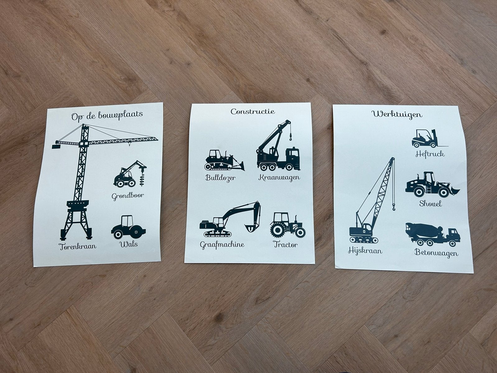 3 Bouwplaats Posters: Torenkraan, Bulldozer, Hijskraan, 50 – 75, Minder dan 50 cm, Nieuw, Ophalen of Verzenden
