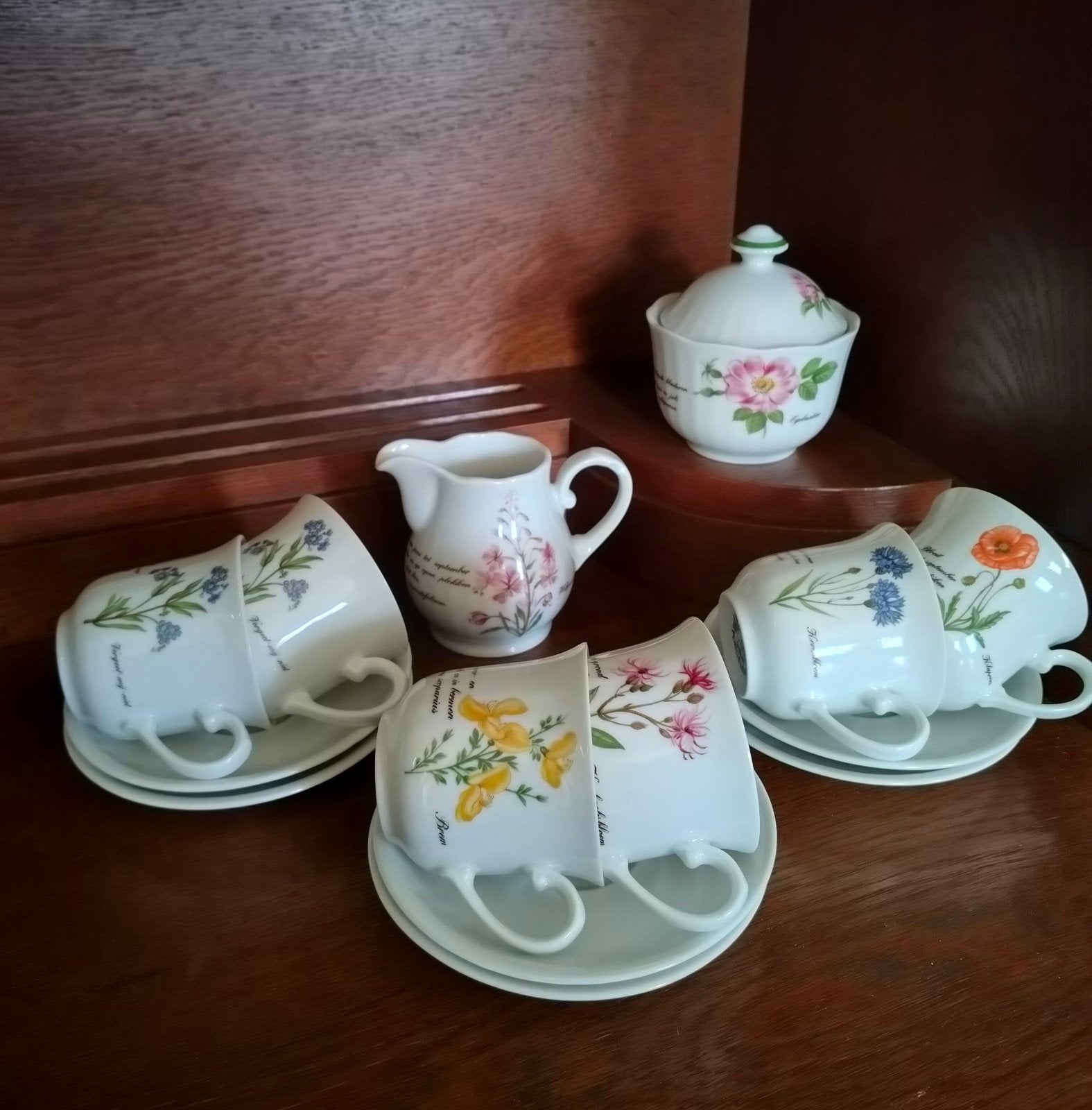 Puntgaaf porselein servies 6 kop en schotel, melk, suiker, Antiek en Kunst, Ophalen