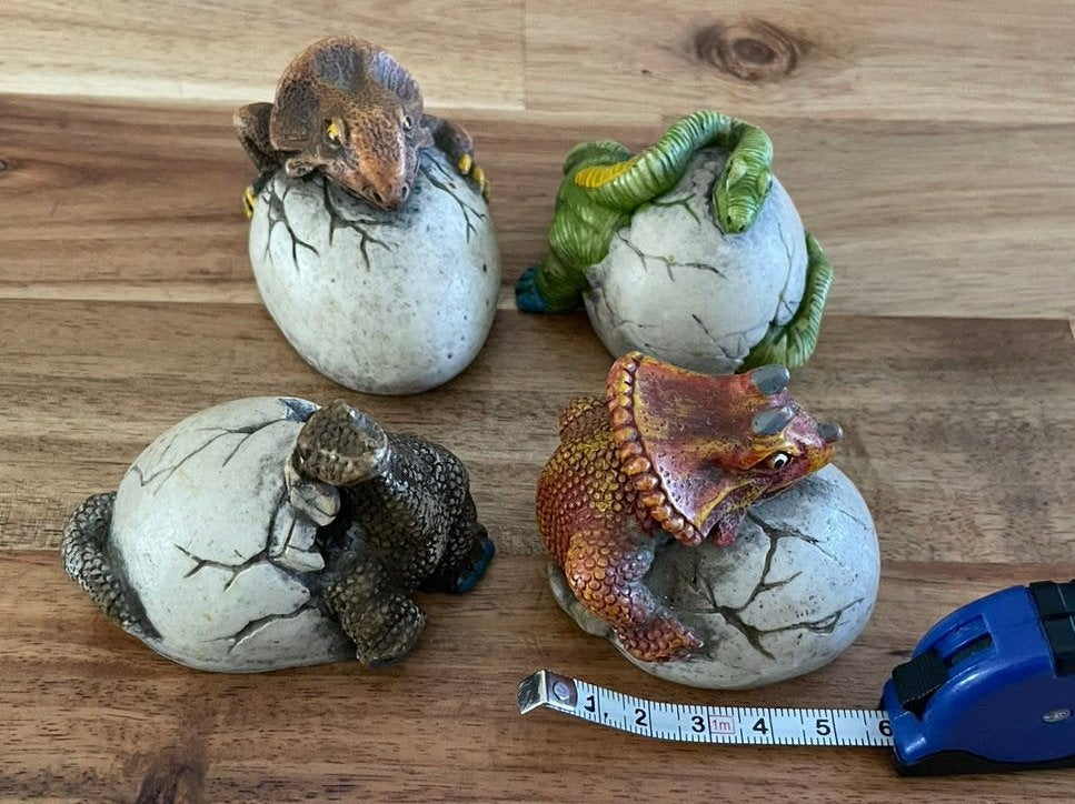 Beeldjes dinosaurussen draak fantasty, Ophalen, Zo goed als nieuw