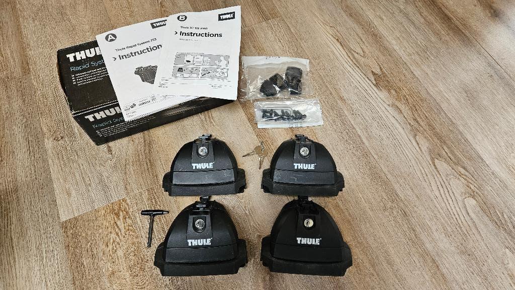 Thule voetenset 753 en kitset 3160, Auto diversen, Dakdragers, Zo goed als nieuw, Ophalen of Verzenden