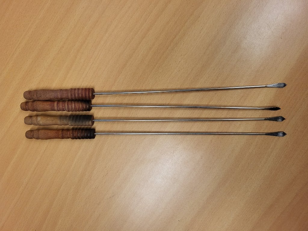 Bbq spiesen. 4 X.      Nieuw.     39 Cm lengte elke spies., Ophalen of Verzenden, Nieuw