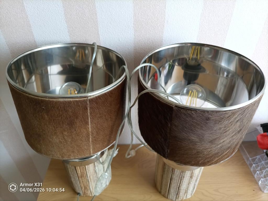 Set van 2 unieke tafellampen met koeienhuid en hout, 50 tot 75 cm, Ophalen of Verzenden, Zo goed als nieuw, Overige materialen