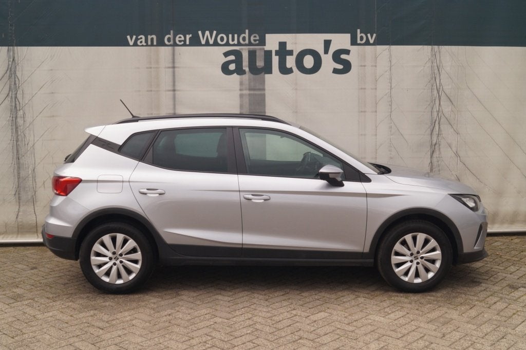 SEAT Arona 1.0 TSI 110pk DSG Style -NAVI-ECC-LED-PDC-, Auto's, Automaat, Stof, Gebruikt, Automatische klimaatregeling