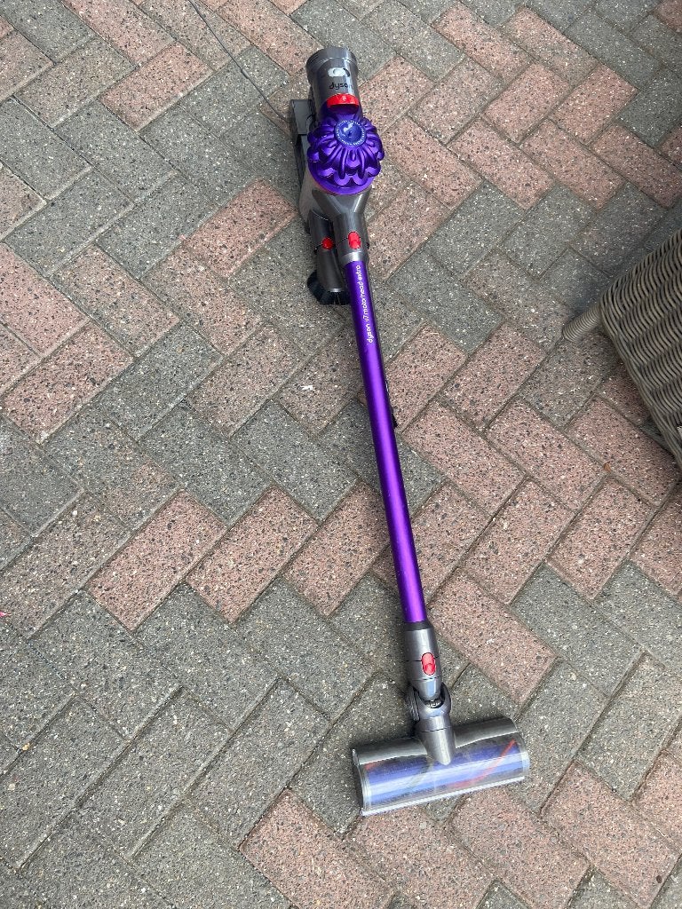 Dyson v7, Witgoed en Apparatuur, Stofzuigers, Gebruikt, Kruimeldief, Ophalen of Verzenden, Reservoir