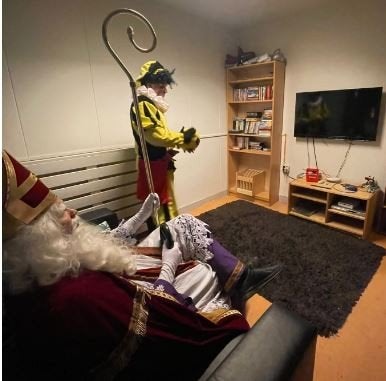 Sinterklaas en 2 pieten op bezoek, Ophalen, Nieuw