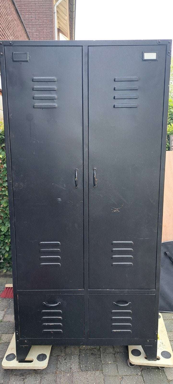 kast locker ijzer, Ophalen