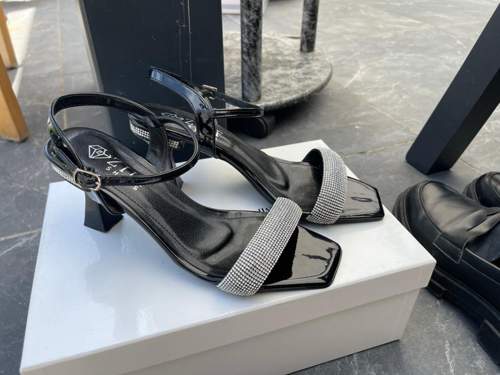 Zwarte dames hakken met strass - Maat 39, Ophalen of Verzenden, Zo goed als nieuw, Zwart, Pumps