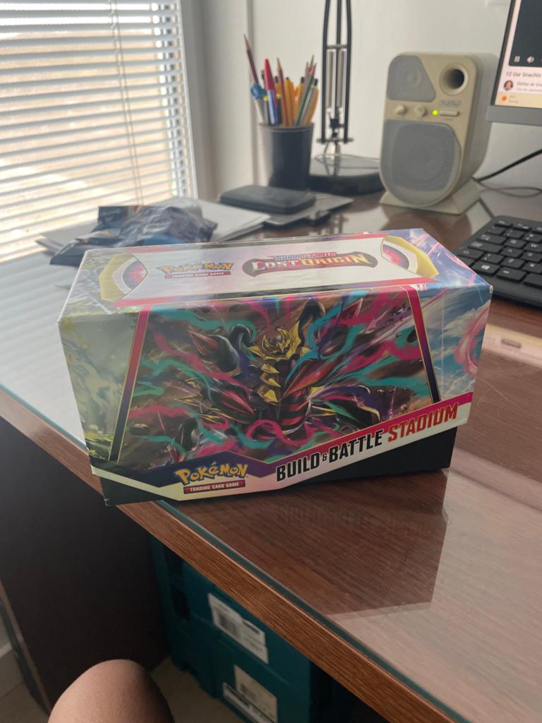 Pokemon box met kaarten - Lost Origin Build & Battle Stadium, Ophalen of Verzenden, Gebruikt, Meerdere kaarten