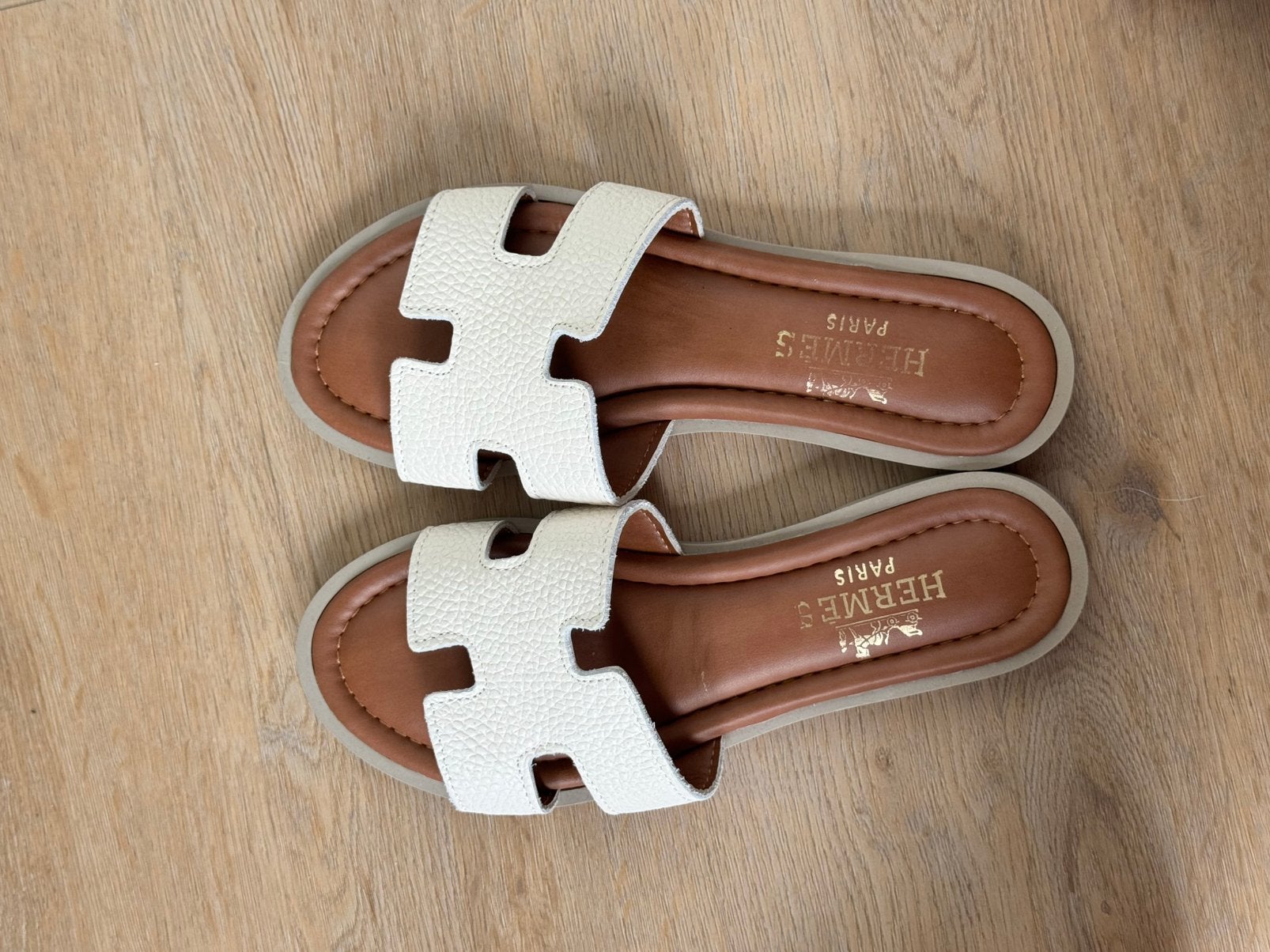 Hermès Style White Leather Slides Sandals EU 37, Ophalen of Verzenden, Zo goed als nieuw, Wit, Sneakers of Gympen
