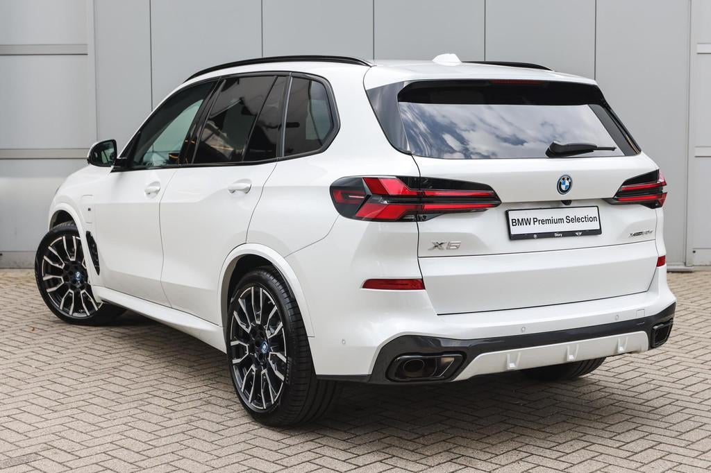 BMW X5 xDrive50e High Executive M Sport Automaat / Panoramad, Gebruikt, 2395 kg, Met garantie (alle), Wit