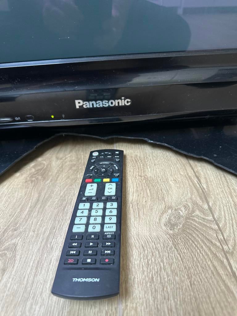 Panasonic LCD TV (oud model) met afstandsbediening, Ophalen of Verzenden, Zo goed als nieuw