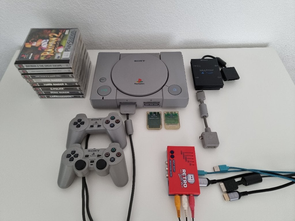 PS 1 Fat + 2 controllers, 8 games, RetroScaler, Overige genres, 2 spelers, Ophalen of Verzenden, Zo goed als nieuw