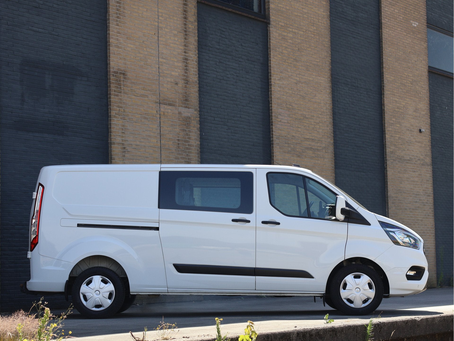 Ford Transit Custom 320 2.0 TDCI L2H1 Trend DC Haak | Camera, Voorwielaandrijving, Dealer onderhouden, Euro 6, 4 cilinders